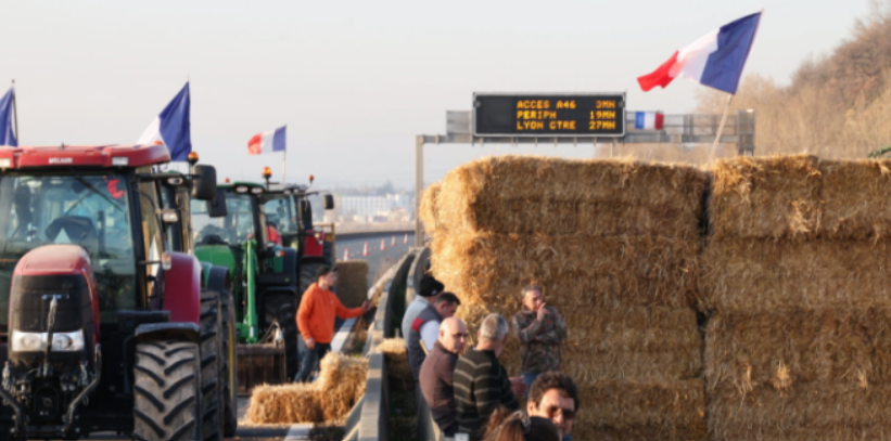 Les agriculteurs manifestent à Bruxelles aux portes du Parlement Européen