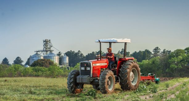 Tracteur Afrique - ph : DR